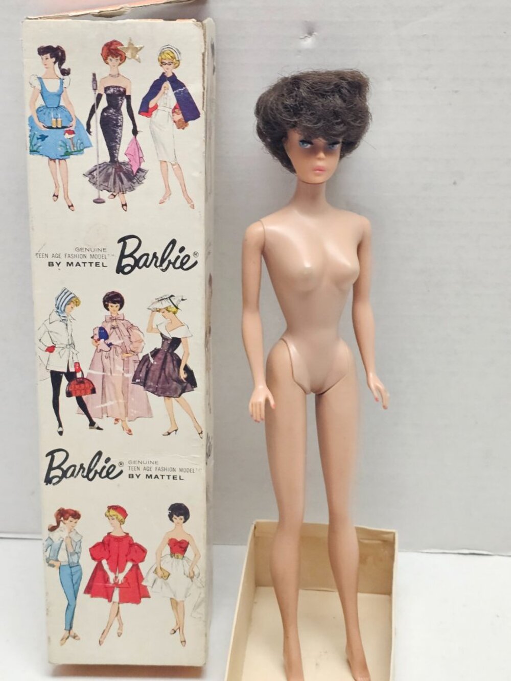 Vintage 60s 850 Japan Brunette Bubble Cut Hair Blue Eyes Barbie w Original Box
